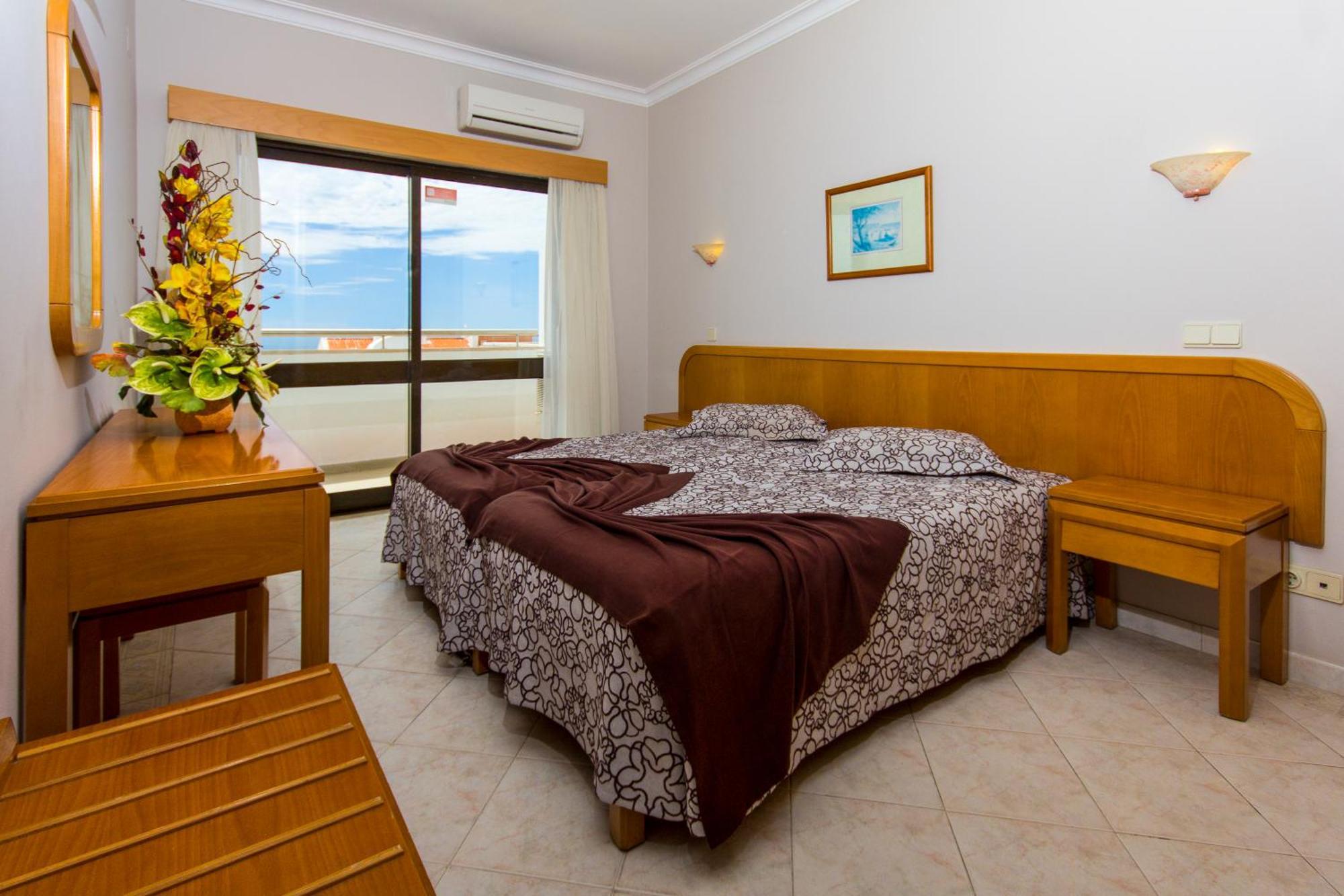 One-Bedroom Apartment City View