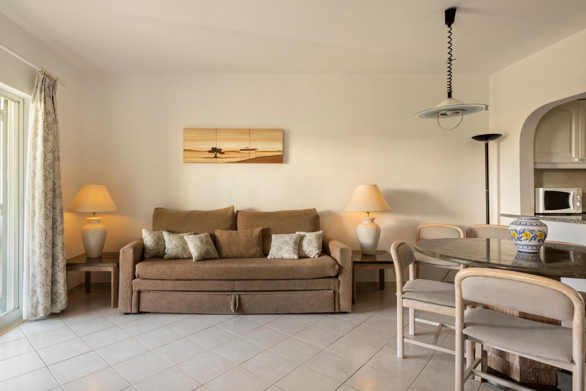 Superior One-Bedroom Apartment,1516403098:JPEG