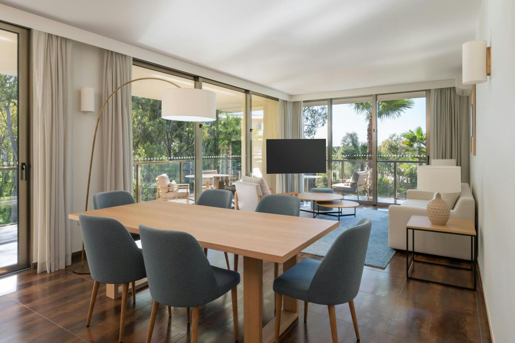 Three-Bedroom Suite with Balcony,1646918975:JPEG