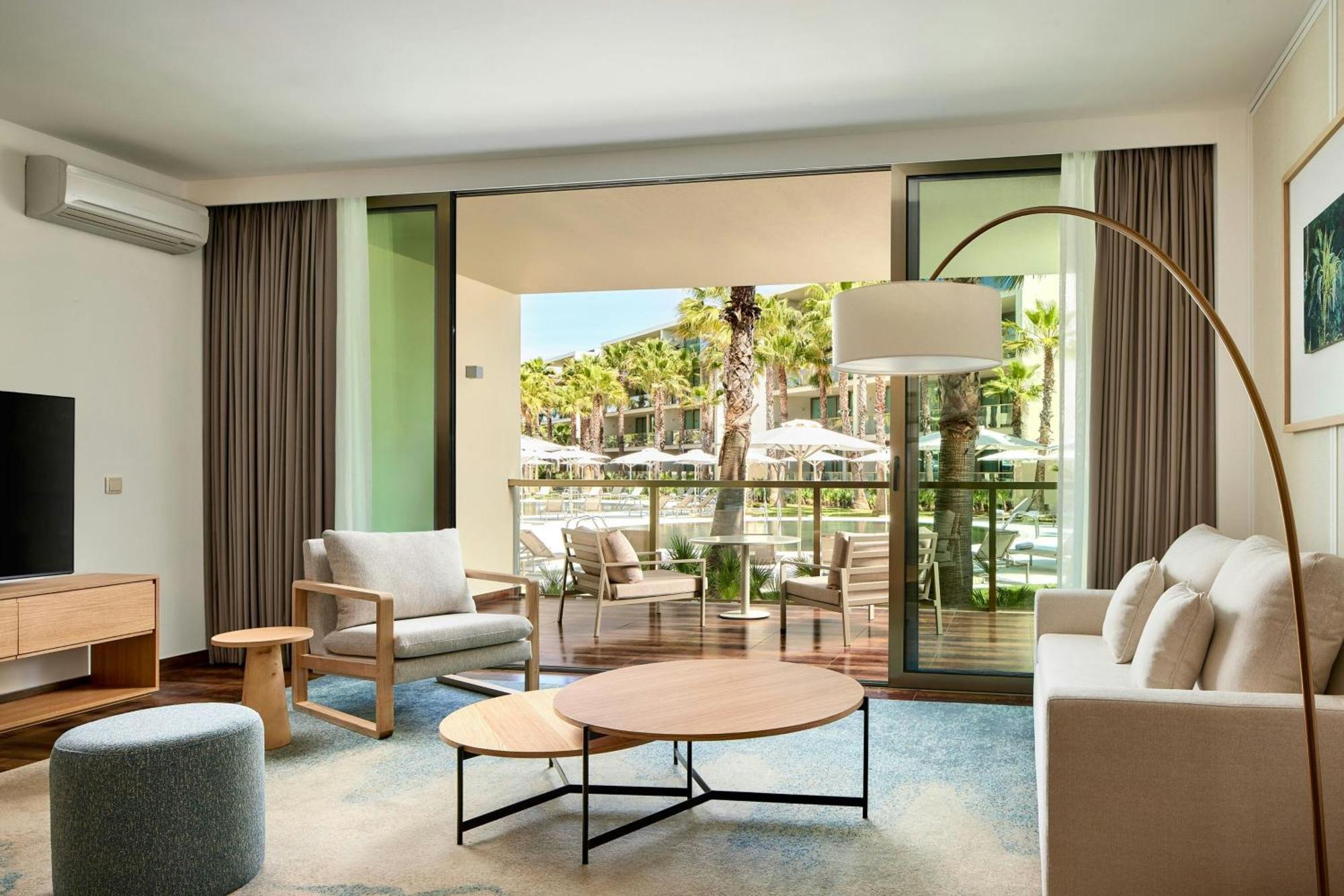 One-Bedroom King Suite with Balcony and Pool View,1689854891:JPEG