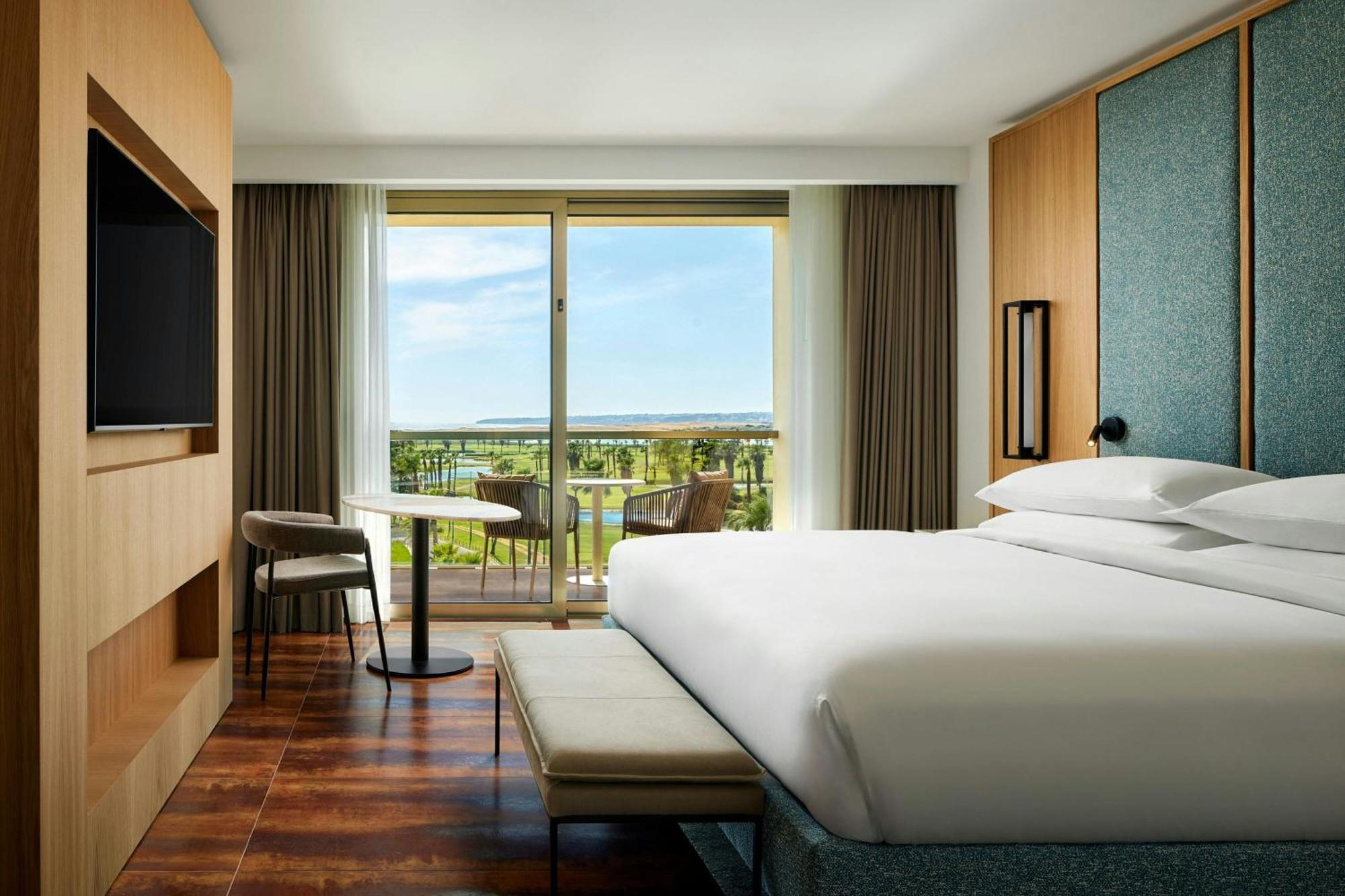 One-Bedroom King Suite Sofa Bed Balcony Sea View Club Lounge Access,1697979355:JPEG