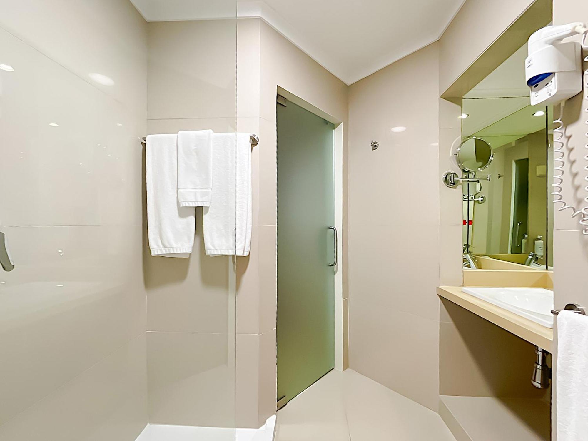 Standard Suite Kitchenette